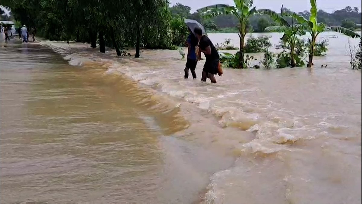 প্লাবিত শতাধিক গ্রাম, ভোগান্তি যেন কাটছেই না