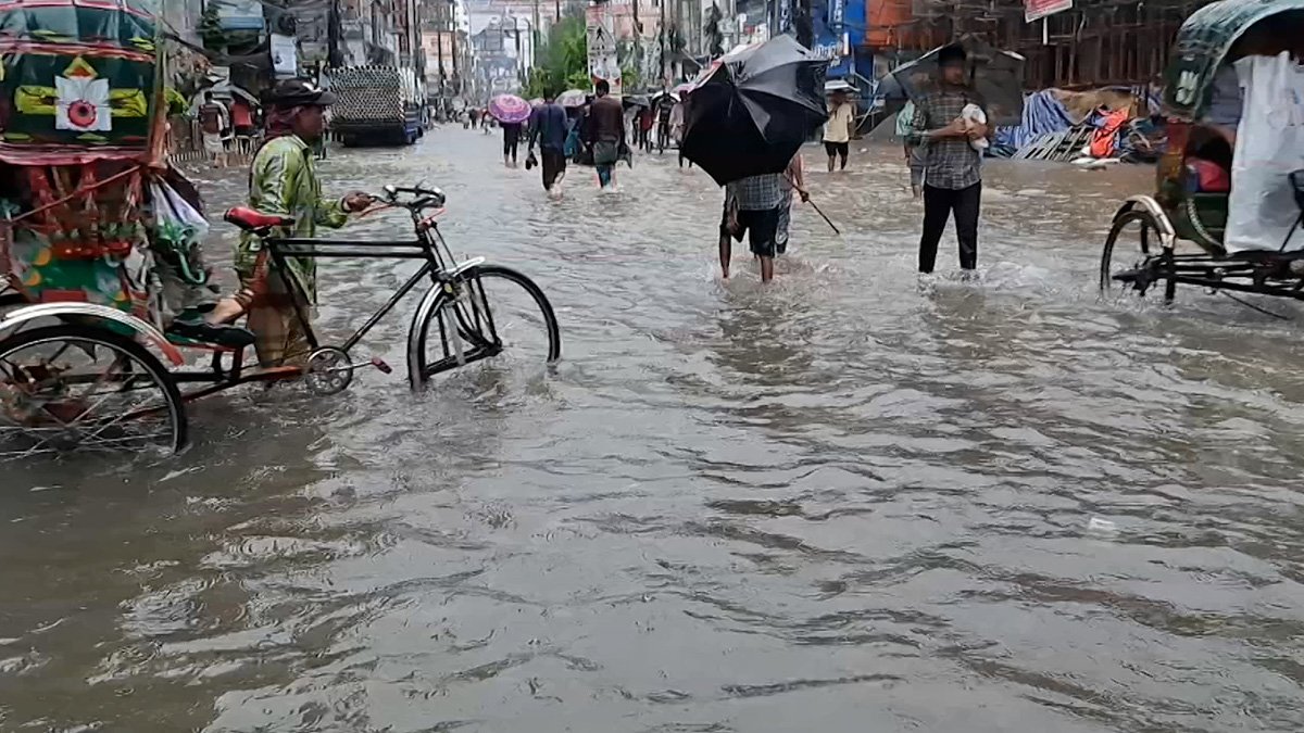 দেশের কয়েক জেলায় বৃষ্টি-জলাবদ্ধতা, ভোগান্তিতে স্থানীয়রা