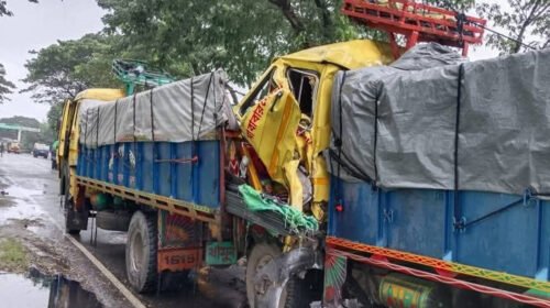 নাটোরে ট্রাকের পেছনে আরেক ট্রাকের ধাক্কায় নিহত ১