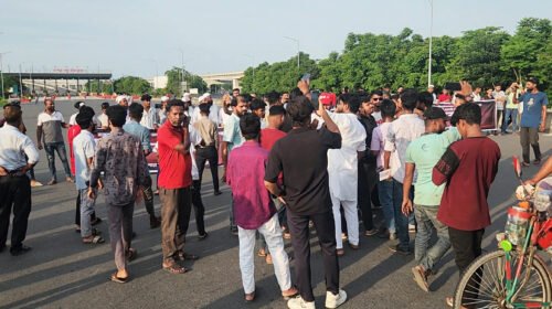 ব্যবসায়ী হত্যার প্রতিবাদে পদ্মা সেতু টোল প্লাজা অবরোধ, আধা ঘণ্টা পর যান চলাচল স্বাভাবিক
