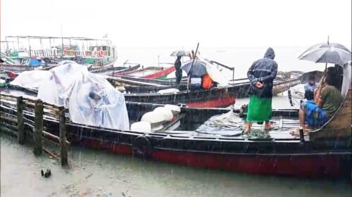 নিম্নচাপের প্রভাবে সাতক্ষীরার উপকূলীয় নদীতে পানি বৃদ্ধি