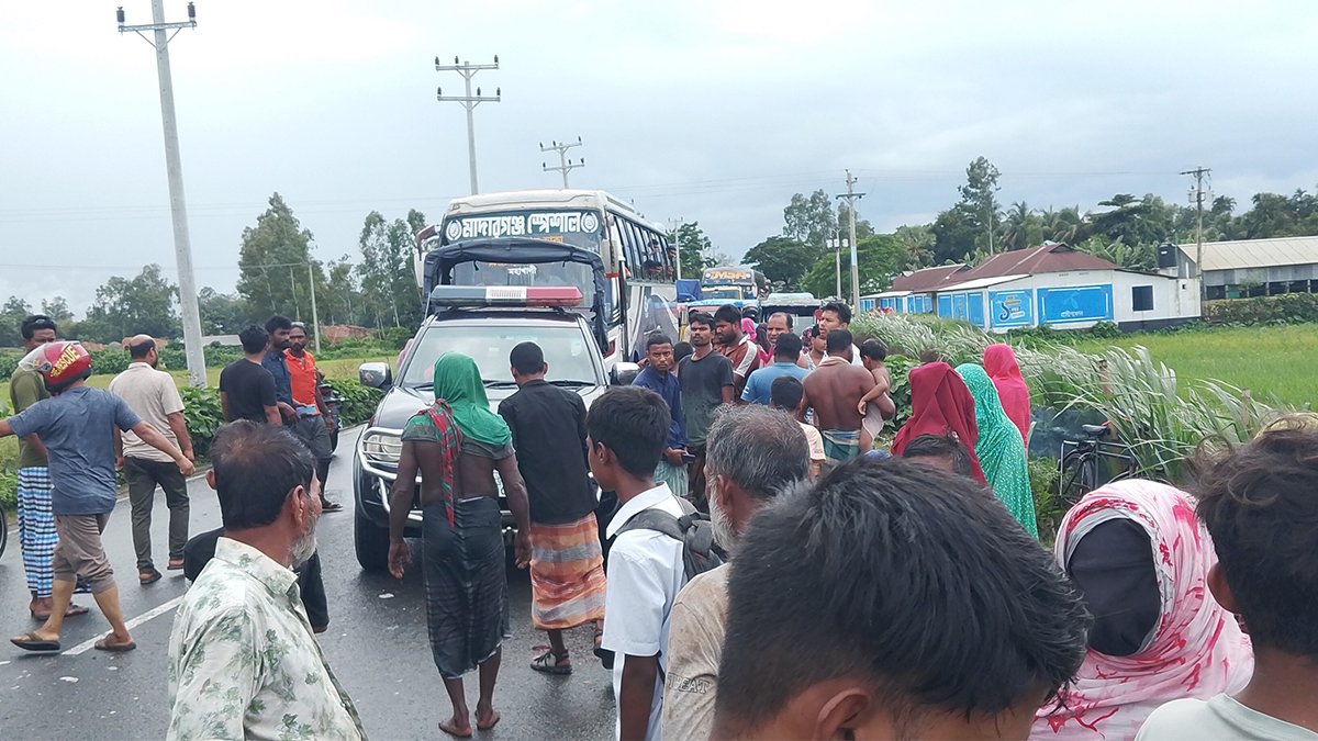 টাঙ্গাইলে বাস-সিএনজি সংঘর্ষে মা-ছেলেসহ নিহত ৩