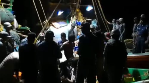 বঙ্গোপসাগরে দুই ফিশিং ট্রলারসহ ৩৪ ভারতীয় জেলে আটক 