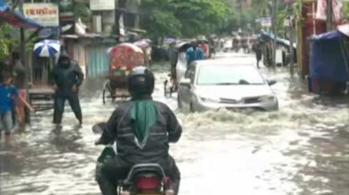 টানা বৃষ্টিতে চট্টগ্রামের নিম্নাঞ্চলে জলাবদ্ধতা, দুর্ভোগে বাসিন্দারা