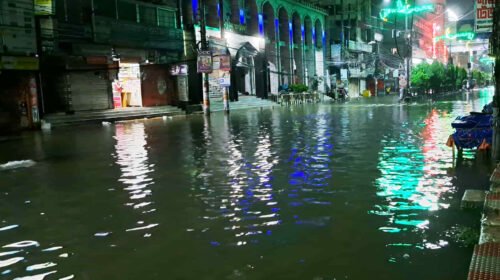 বাঁধ ভেঙেছে ফেনীর পাঁচ জায়গায়, প্লাবিত অন্তত দশটি গ্রাম
