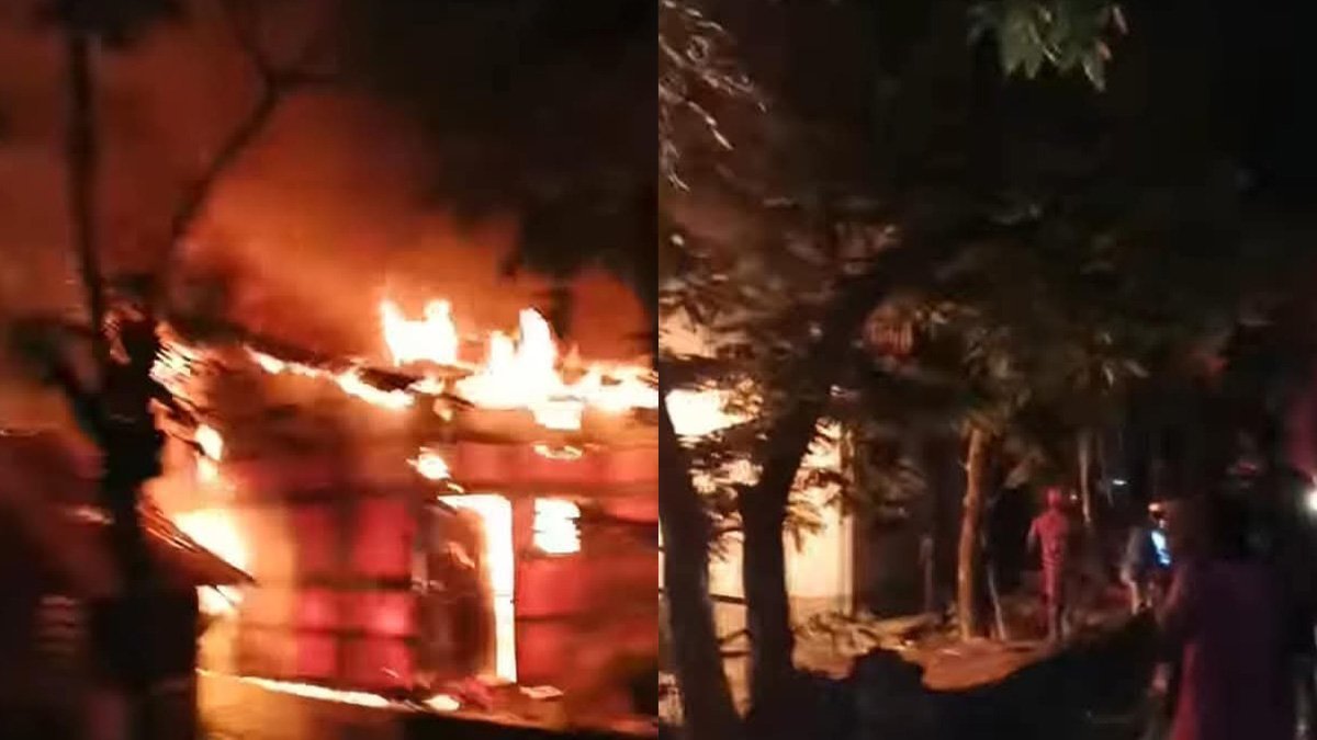 ঝালকাঠিতে স্টেডিয়াম সংলগ্ন বসতঘরে আগুন, রাতের নিস্তব্ধতা ভাঙল আতঙ্কে