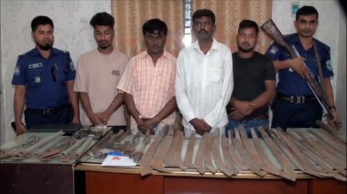 গাইবান্ধায় অস্ত্র-মাদকদ্রব্যসহ ৪ জন আটক