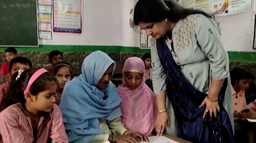 ৯২ বছর বয়সে স্কুলে ভর্তি হলেন এক বৃদ্ধা