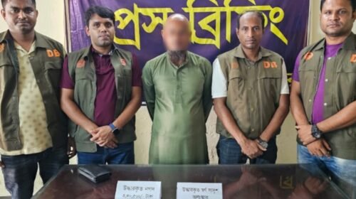 দ্বিগুণ করার লোভ দেখিয়ে গৃহবধূর নগদ অর্থ ও স্বর্ণ আত্মসাৎকারী গ্রেফতার