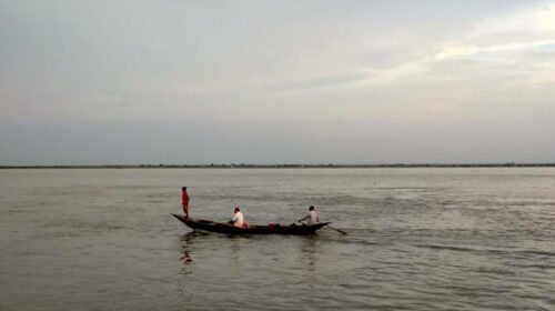 পদ্মায় ট্রলার-স্পিডবোট সংঘর্ষ, নিখোঁজ ১