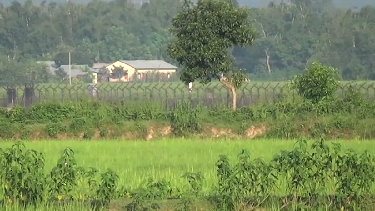 মৌলভীবাজারের বড়লেখা ও শ্রীমঙ্গল সীমান্ত দিয়ে ৭১ জনকে পুশ ইন মৌলভীবাজারের বড়লেখা ও শ্রীমঙ্গল সীমান্ত দিয়ে ৭১ জনকে পুশ ইন