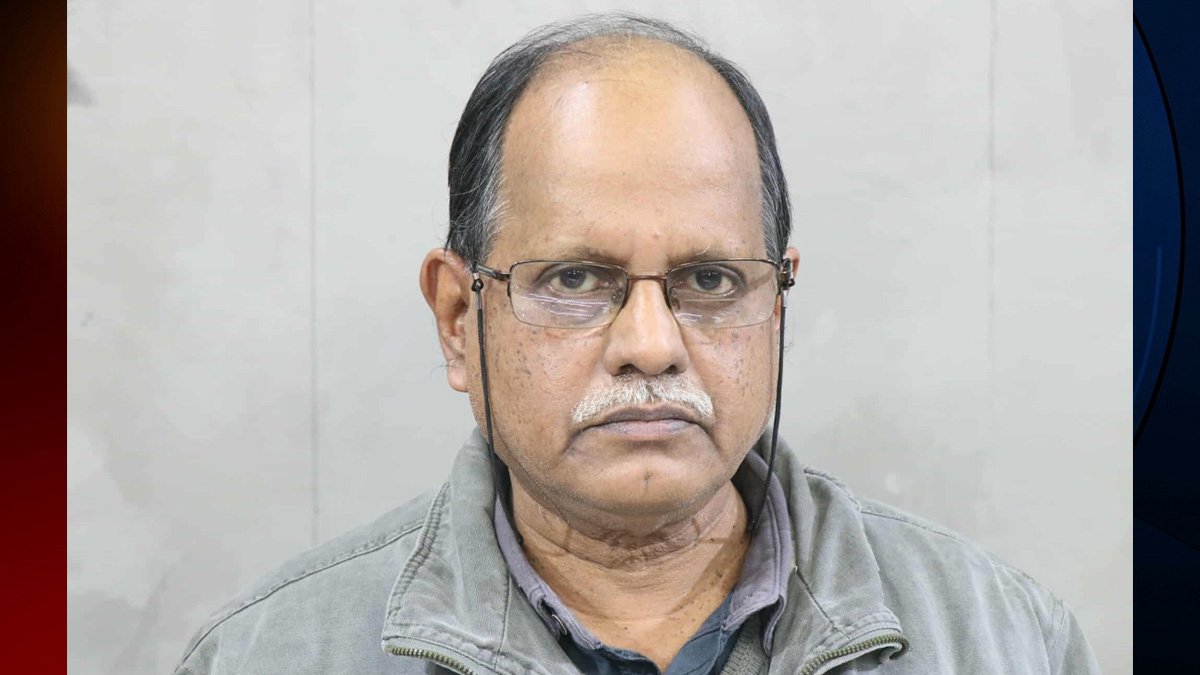 ময়নাতদন্ত শেষে ঢাকার পথে সাংবাদিক বিভুরঞ্জন সরকারের মরদেহ