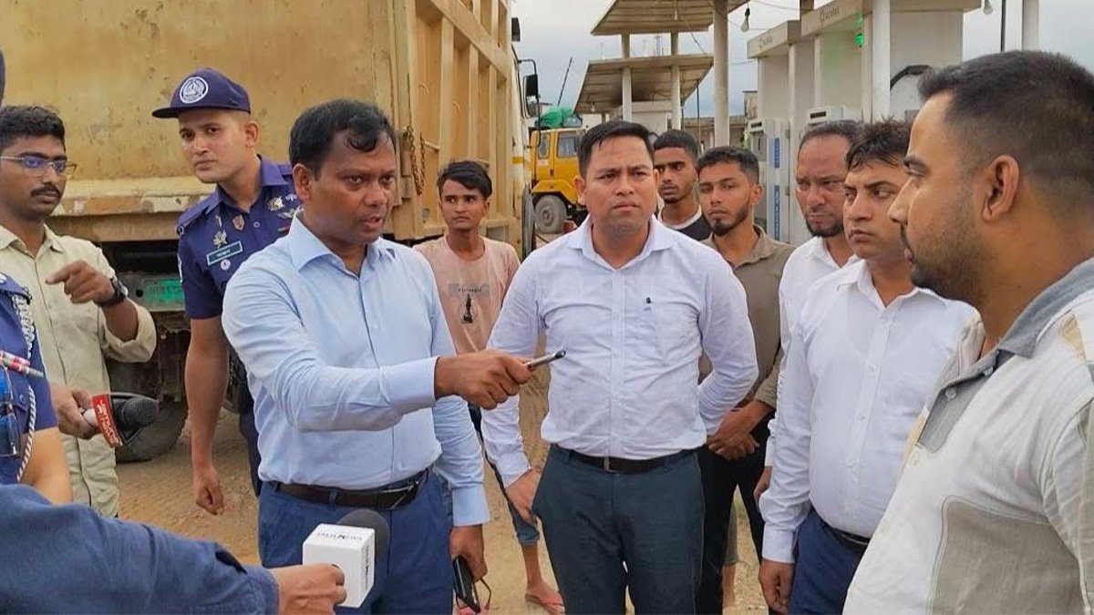 ‘পাথর সরলে জীবন ঝালাপালা করে দেব’, অ্যাকশনে ডিসি সারওয়ার ‘পাথর সরলে জীবন ঝালাপালা করে দেব’, অ্যাকশনে ডিসি সারওয়ার