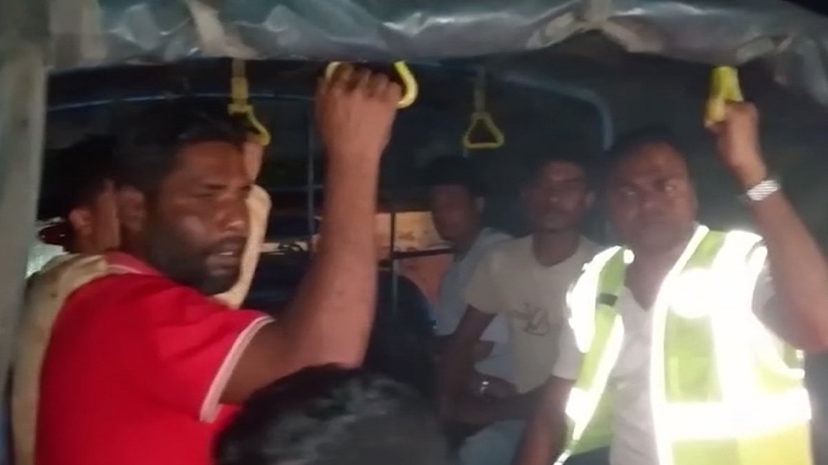 গাজীপুরে নিষিদ্ধ ছাত্রলীগের ৪ কর্মী আটক গাজীপুরে নিষিদ্ধ ছাত্রলীগের ৪ কর্মী আটক