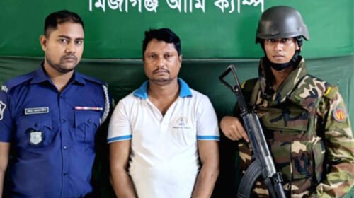 পটুয়াখালীতে যৌথবাহিনীর অভিযানে মাদক ব্যবসায়ী গ্রেফতার
