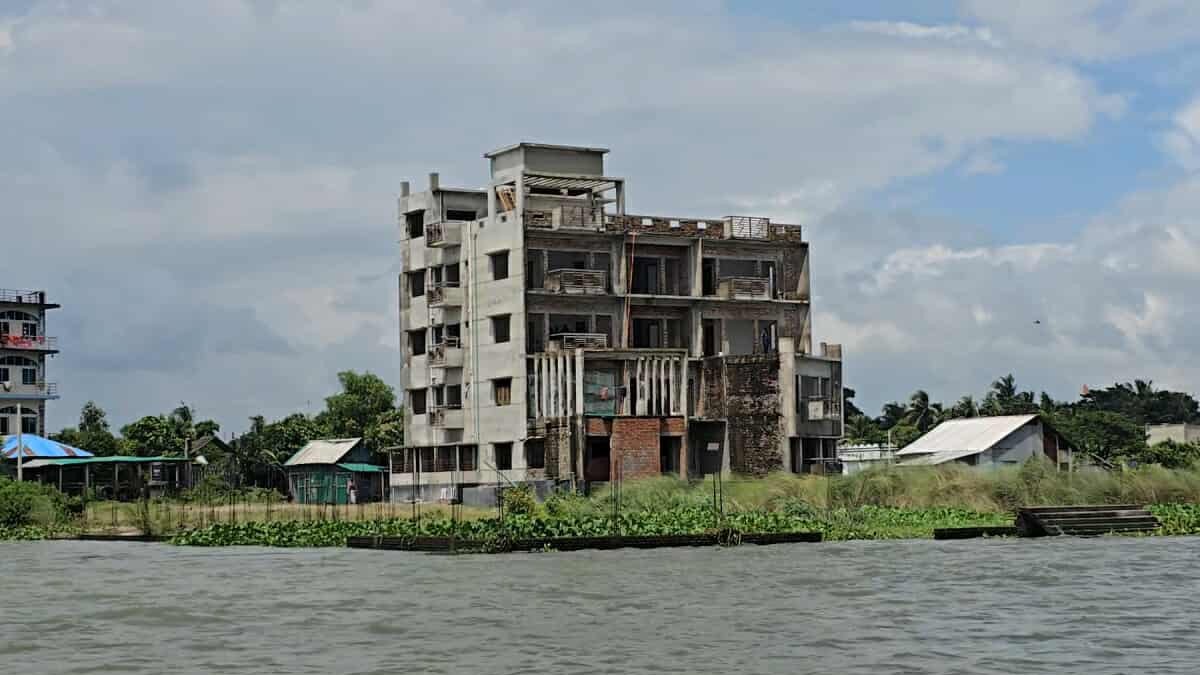 মুন্সীগঞ্জে পুলিশ ক্যাম্পে নৌ ডাকাতদের হামলা, গোলাগুলি ও ককটেল বিস্ফোরণ মুন্সীগঞ্জে পুলিশ ক্যাম্পে নৌ ডাকাতদের হামলা, গোলাগুলি ও ককটেল বিস্ফোরণ