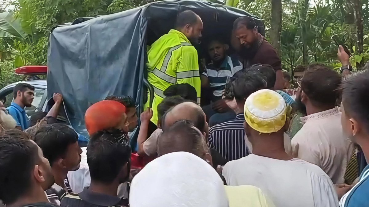 পটুয়াখালীতে ডাকাতির অভিযোগে দুইজনকে গণপিটুনি