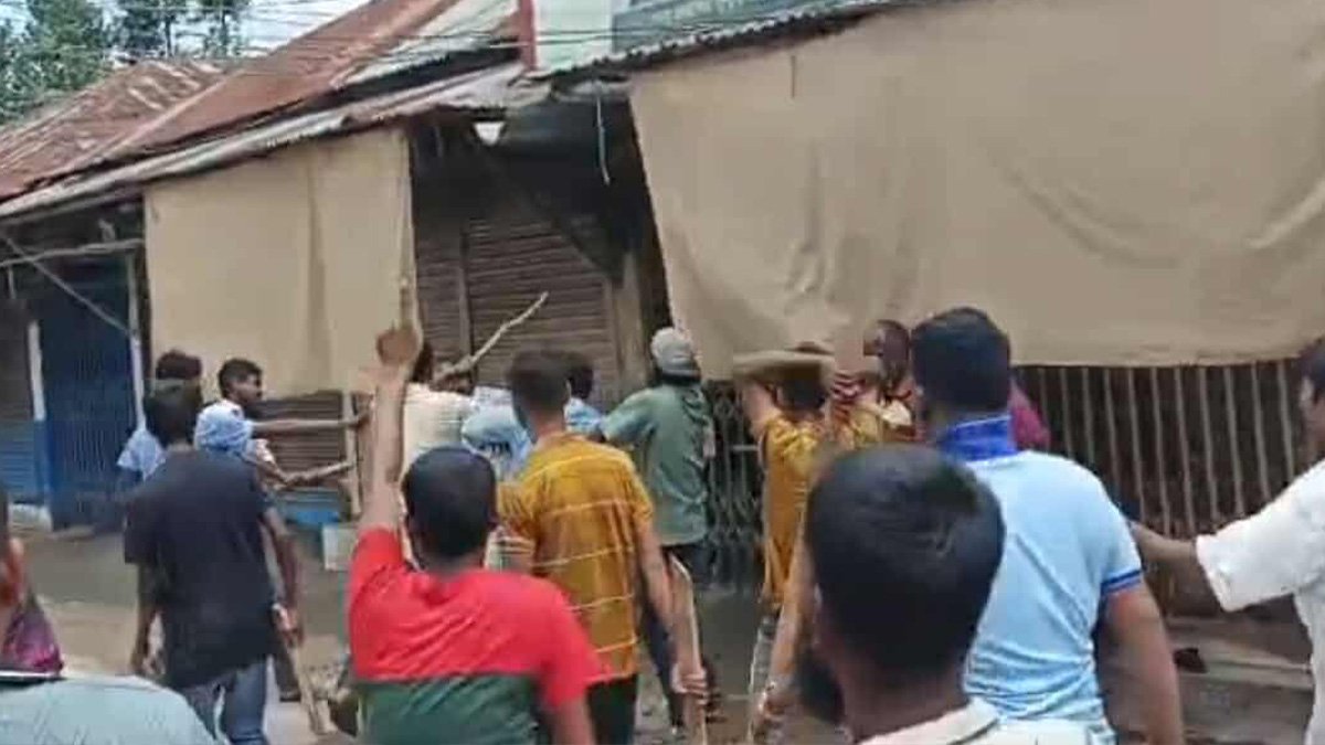 বিএনপির দু’গ্রুপের সংঘর্ষে আহত ১০, মোটরসাইকেল ও দলীয় কার্যালয় ভাঙচুর বিএনপির দু’গ্রুপের সংঘর্ষে আহত ১০, মোটরসাইকেল ও দলীয় কার্যালয় ভাঙচুর