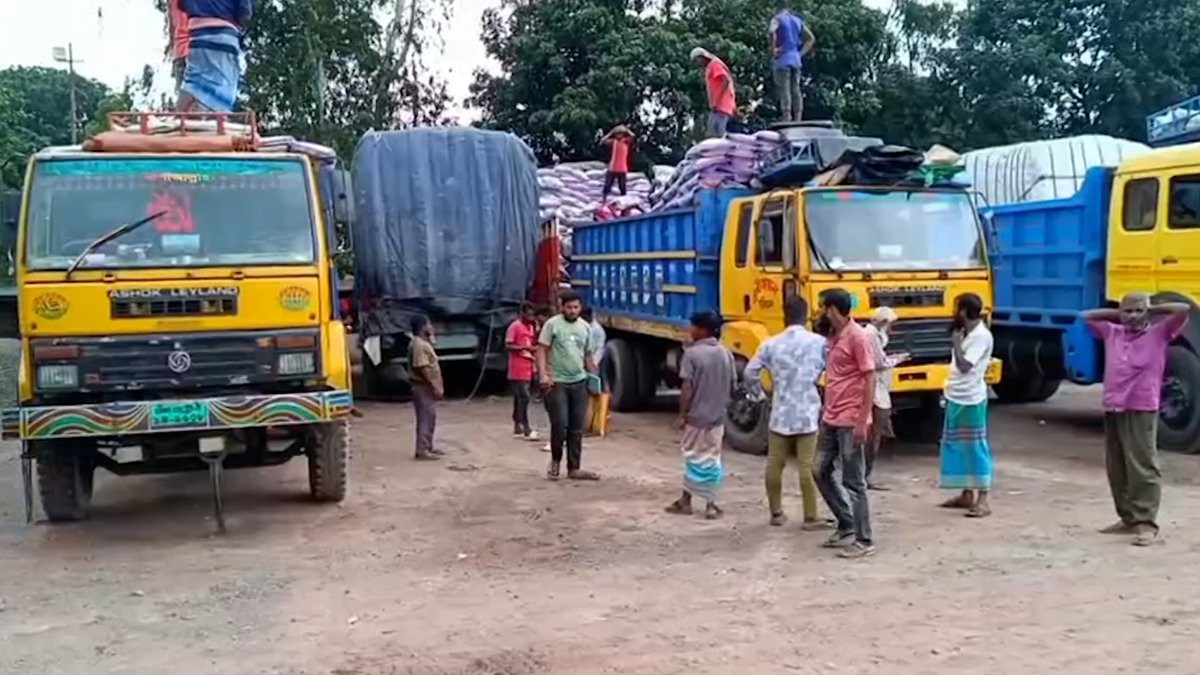 শুল্ক বাধা কাটিয়ে হিলি বন্দরে ভারতীয় চালের ঢেউ, কমছে দাম