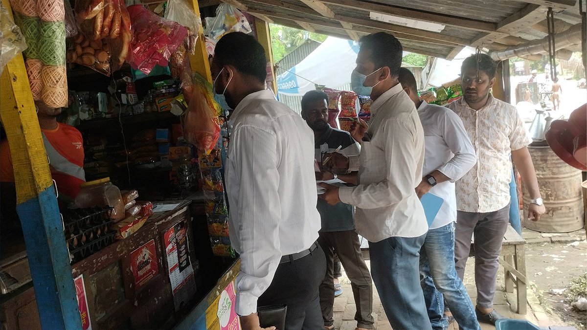 হরিণাকুণ্ডুতে নিষিদ্ধ পলিথিন বিক্রি ও মজুদের দায়ে জরিমানা হরিণাকুণ্ডুতে নিষিদ্ধ পলিথিন বিক্রি ও মজুদের দায়ে জরিমানা