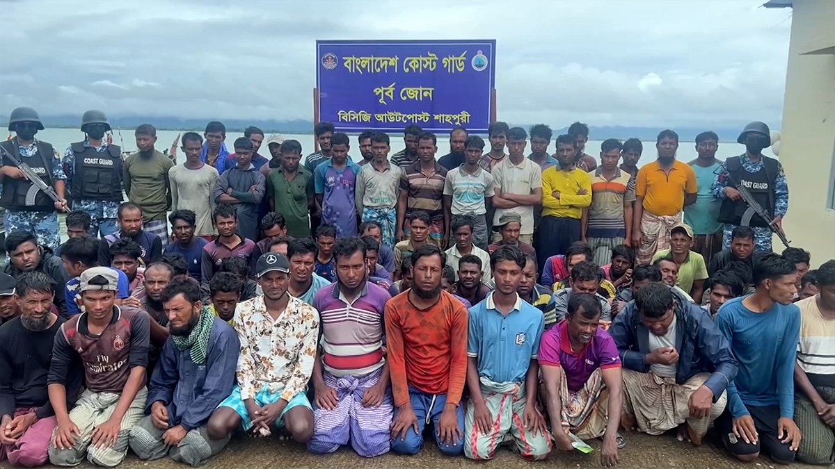 মিয়ানমারের জলসীমায় মাছ ধরার অভিযোগে ১২২ জন আটক মিয়ানমারের জলসীমায় মাছ ধরার অভিযোগে ১২২ জন আটক