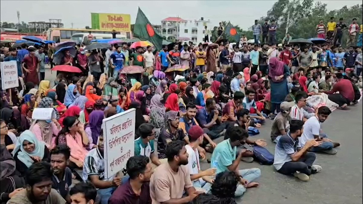 রবীন্দ্র বিশ্ববিদ্যালয়ের স্থায়ী ক্যাম্পাসের দাবিতে সিরাজগঞ্জে মহাসড়ক অবরোধ রবীন্দ্র বিশ্ববিদ্যালয়ের স্থায়ী ক্যাম্পাসের দাবিতে সিরাজগঞ্জে মহাসড়ক অবরোধ