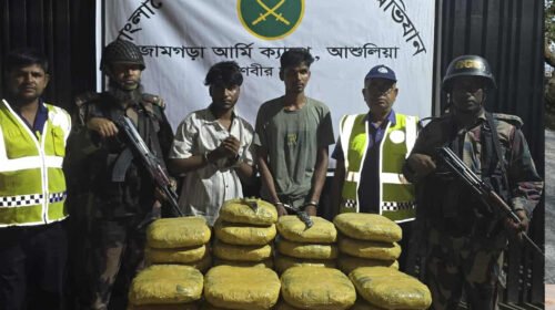 যৌথ বাহিনির চেকপোস্টে ২৫ কেজি গাঁজাসহ গ্রেফতার ৩