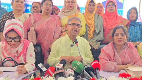 কিছু রাজনৈতিক দল গণতন্ত্রকে ব্যাহত করছে: আহমেদ আযম খান 