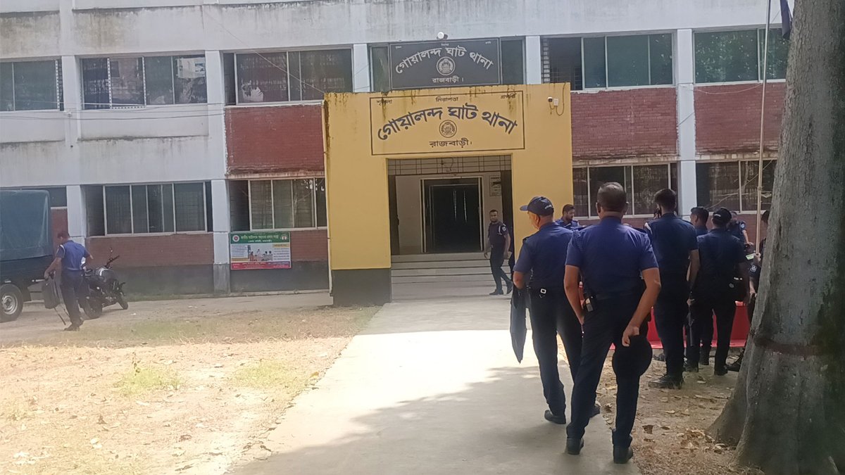 রাজবাড়ীতে পুলিশের ওপর হামলায় আরও ৪ আসা‌মি গ্রেফতার