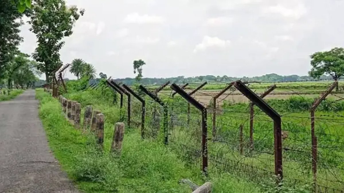 মহেশপুর সীমান্তে ৯ বাংলাদেশিকে ফেরত পাঠালো বিএসএফ মহেশপুর সীমান্তে ৯ বাংলাদেশিকে ফেরত পাঠালো বিএসএফ