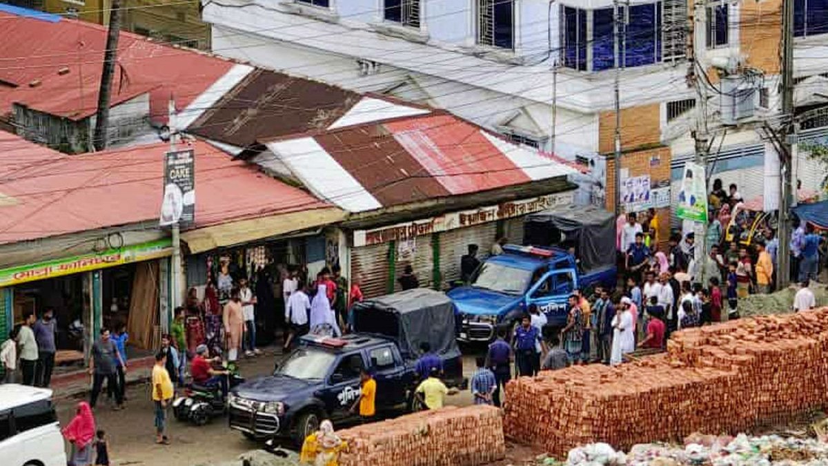 নারায়ণগঞ্জে ফ্ল্যাট থেকে বাবা-মা-সন্তানের মরদেহ উদ্ধার