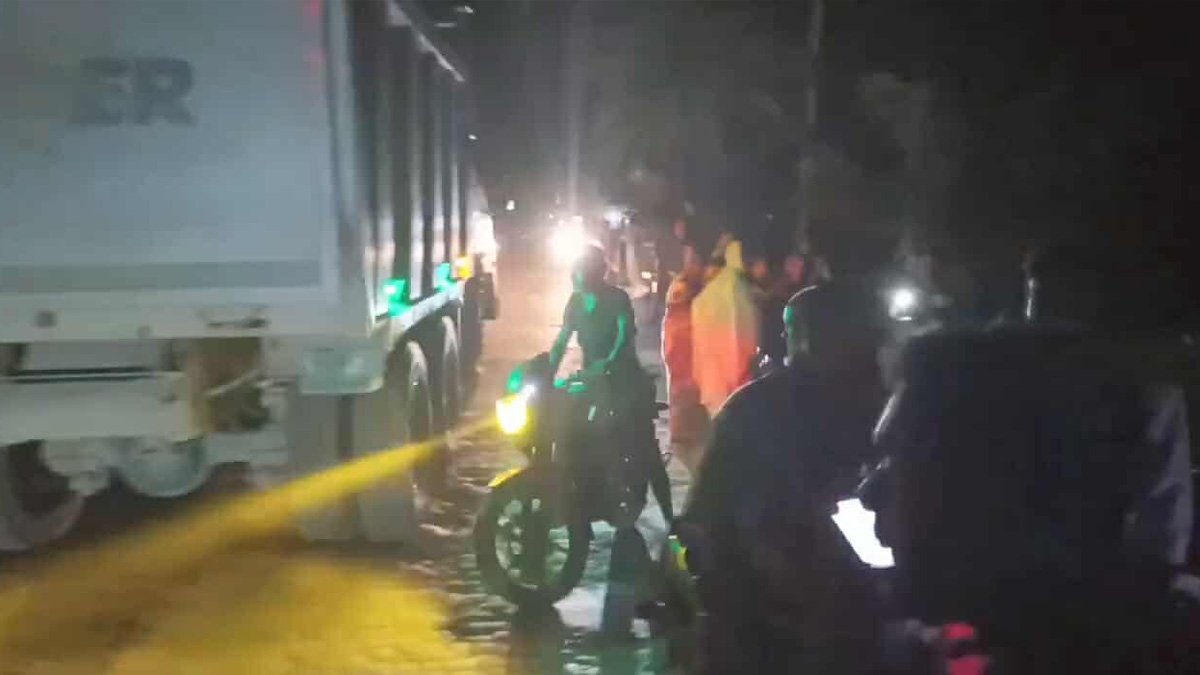 সাতক্ষীরায় ট্রাক চাপায় নববধুর প্রাণহানি