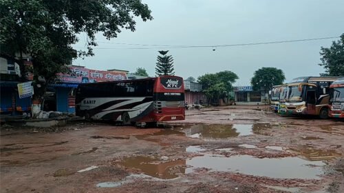 একাধিক দাবিতে শ্রমিক ধর্মঘট, ঢাকা-রাজশাহী রুটে বাস চলাচল বন্ধ