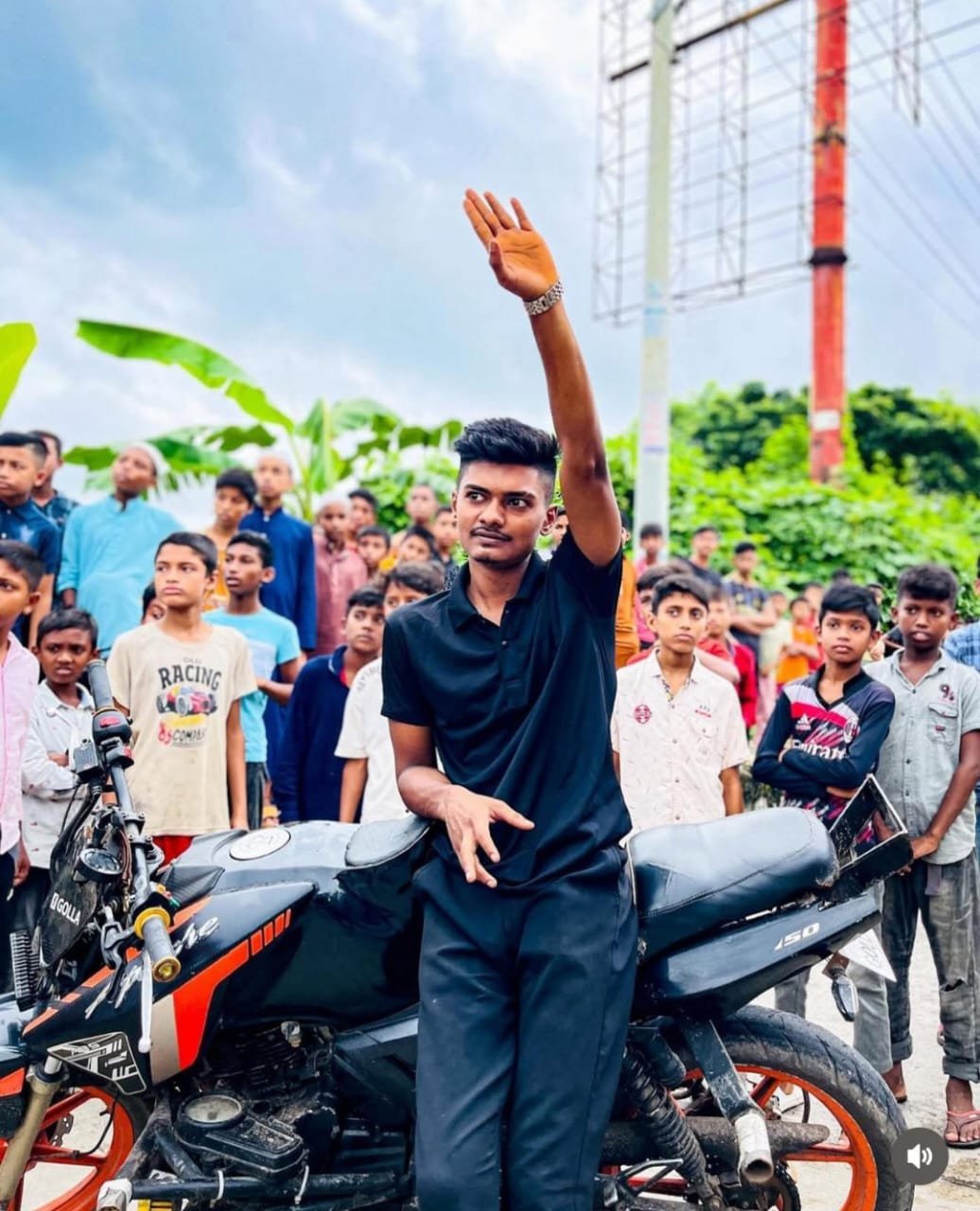 বাংলাদেশের বাইক স্টান্ট জগতের আরেক নায়ক গোল্লা।
