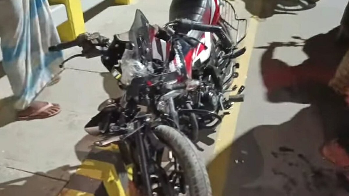 মওলানা ভাসানী সেতুতে মোটরসাইকেল-অটোরিকশা সংঘর্ষ, আহত ৮