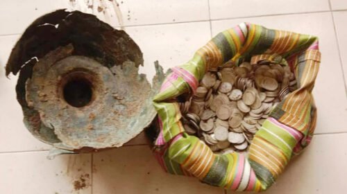 চুয়াডাঙ্গায় মাটি খোঁড়ার সময় বেরিয়ে এলো ব্রিটিশ আমলের ধাতব মুদ্রা