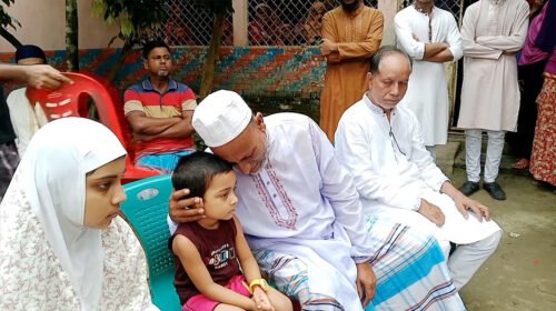 ফায়ার ফাইটার নুরুল হুদাকে পারিবারিক কবরস্থানে দাফন