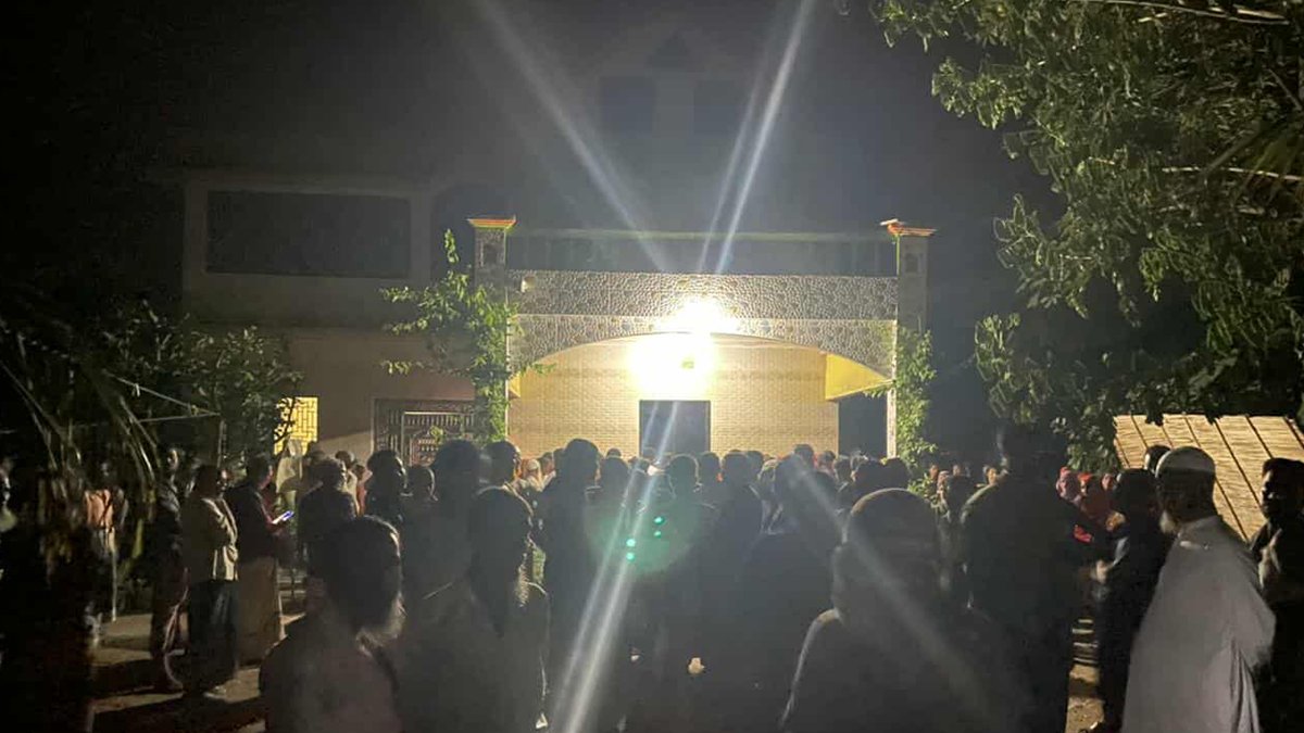 ফরিদপুরে এক ঘরে শিশুর রক্তাক্ত মরদেহ, আরেক ঘরে অন্তঃসত্ত্বা মায়ের ঝুলন্ত মরদেহ উদ্ধার