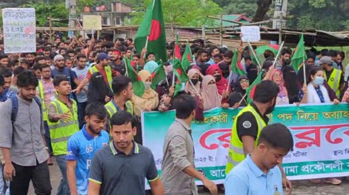 ৬ দাবিতে গাজীপুরে রেললাইন ব্লকেড, ময়মনসিংহ ও উত্তরবঙ্গের সঙ্গে ঢাকার যোগাযোগ বন্ধ