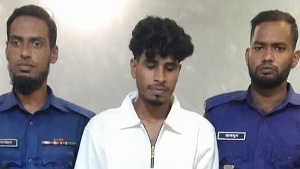 হাটহাজারী মাদরাসাকে অবমাননা করে ফেসবুকে পোস্টকারী আটক, ছাত্রদের বিক্ষোভ-গাড়ি ভাঙচুর হাটহাজারী মাদরাসাকে অবমাননা করে ফেসবুকে পোস্টকারী আটক, ছাত্রদের বিক্ষোভ-গাড়ি ভাঙচুর