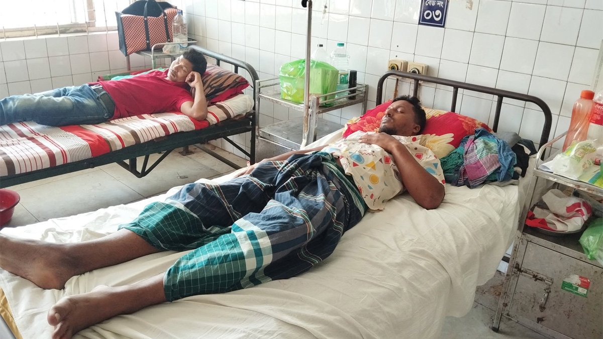 যশোরে মাদকবিরোধী অভিযানে গিয়ে হামলায় আহত ৪ সিআইডি সদস্য যশোরে মাদকবিরোধী অভিযানে গিয়ে হামলায় আহত ৪ সিআইডি সদস্য