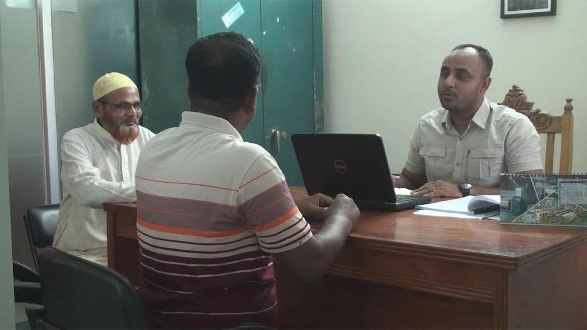 সাতক্ষীরায় এক ঘণ্টা বাড়তি সেবা দিল ডিপ্লোমা ইঞ্জিনিয়াররা