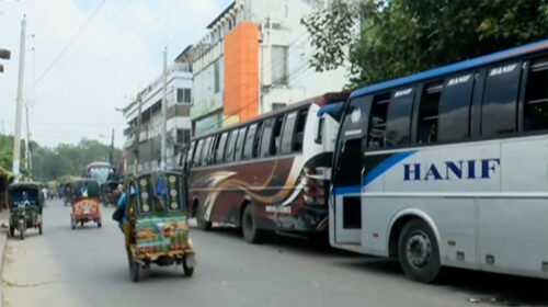 বাড়তি বেতন দেবেন না মালিকরা, উত্তরবঙ্গের ৩ জেলা থেকে ঢাকাগামী বাস বন্ধ