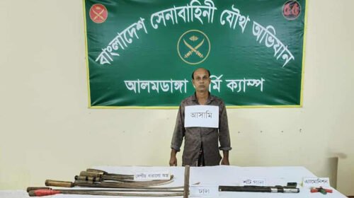 চুয়াডাঙ্গায় অস্ত্র-গুলিসহ আটক ১