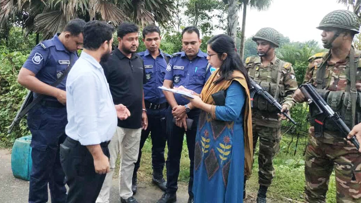 কুমিল্লায় অবৈধভাবে বালু উত্তোলন; জরিমানা ও কারাদণ্ড