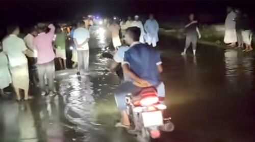 মধ্যরাতে তিস্তার পানি ভাসিয়ে নিচ্ছে ঘর-বাড়ি, আতঙ্কিত মানুষ ছুটছে নিরাপদ আশ্রয়ে