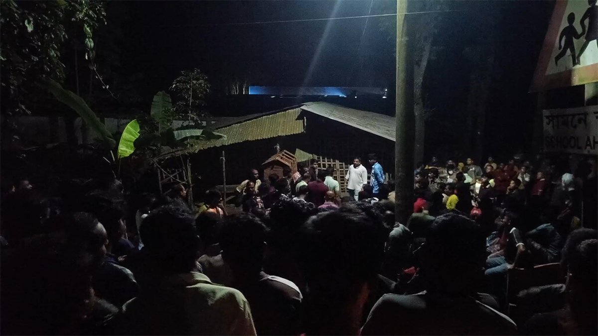 ঝিনাইদহে তালাবদ্ধ দোকানঘরে মিললো গৃহবধূর লাশ, স্বামী পলাতক