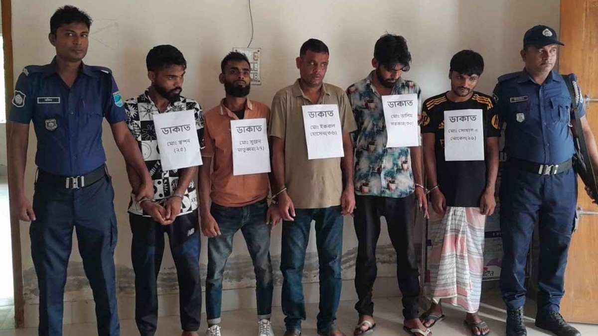 ঢাকা-বরিশাল মহাসড়কে ডাকাত দলের ১৩ সদস্য গ্রেফতার