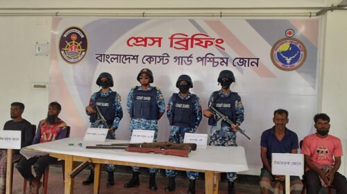 সুন্দরবনে ডাকাতের হাতে জিম্মি ৪ জেলে উদ্ধার, অস্ত্র-গোলাবারুদ জব্দ 