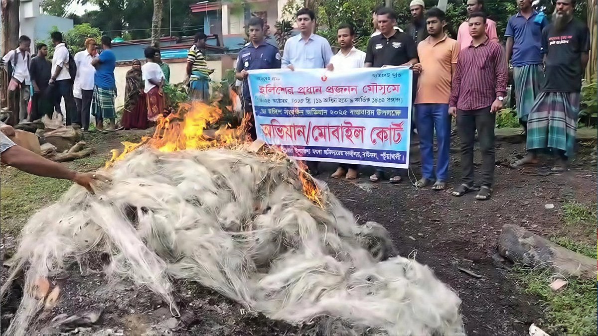 ভোররাতে মৎস্য অধিদপ্তরের অভিযানে ১০ জেলে আটক